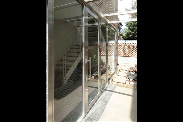 RC造の玄関建具交換2